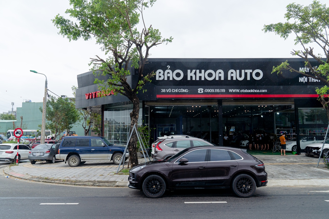 Đội ngũ kỹ thuật viên tập thể Gara Bảo Khoa Auto Đà Nẵng