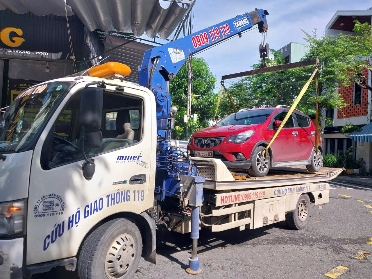 Quy trình vệ sinh khoang máy bằng hơi nước nóng chuẩn detailing