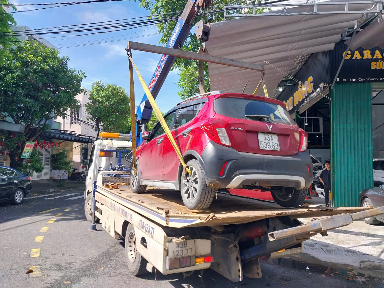 Sơn dặm vá trầy xước xe ô tô mất bao lâu? Có bị lệch màu sơn không?